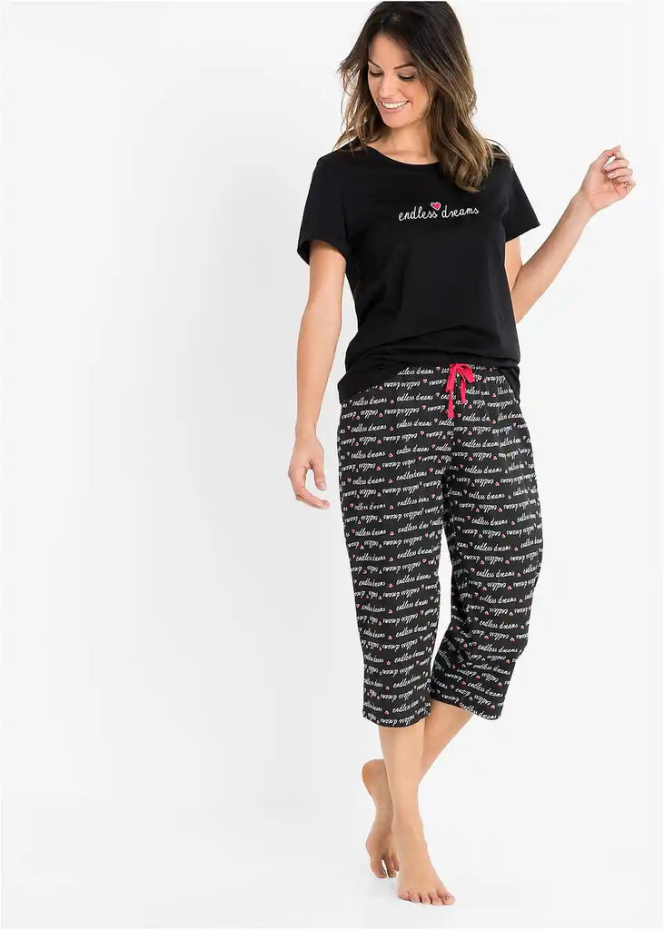 Sporty Capri pajamas with ties