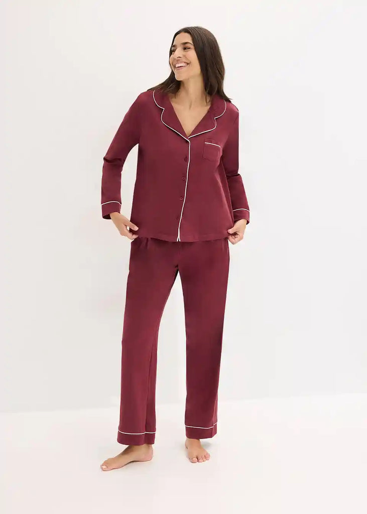 Cozy pajamas with a lapel collar and button placket
