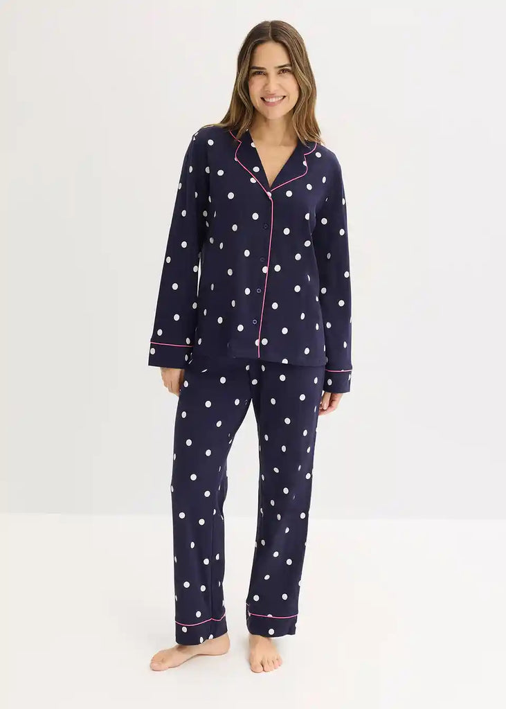 Cozy pajamas with polka dots and fashionable contrast piping