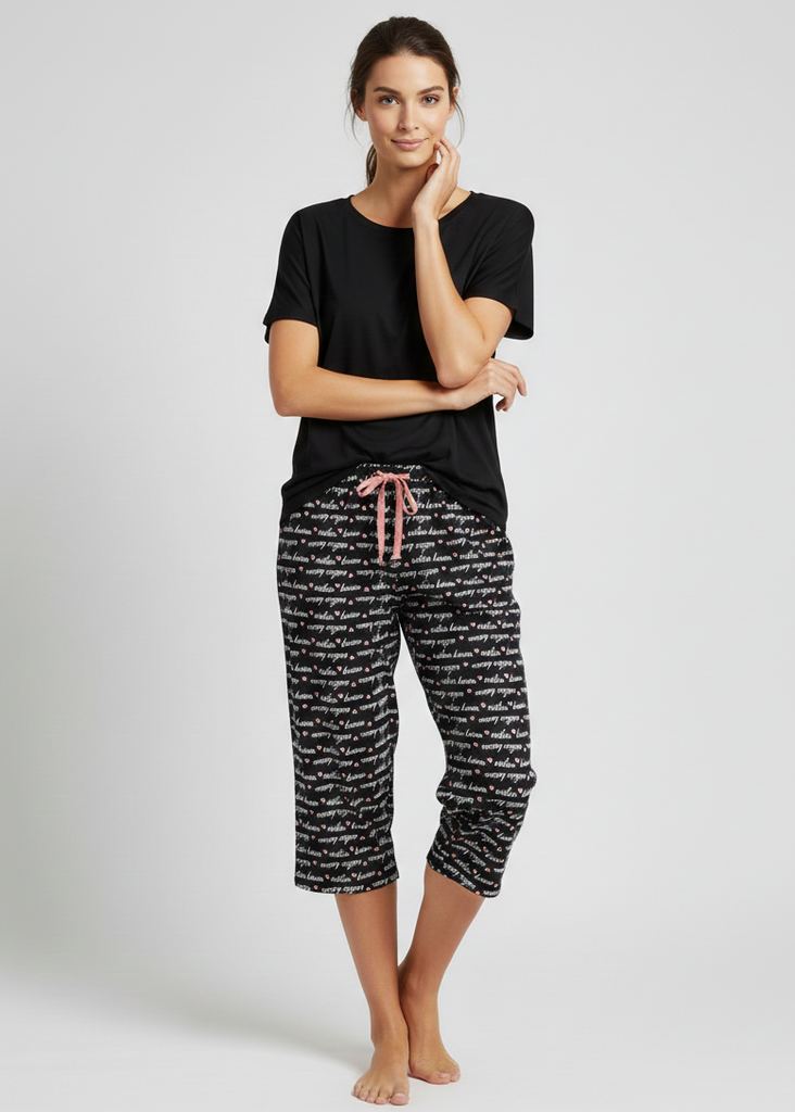Sporty Capri pajamas with ties