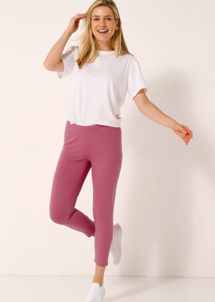 Solid-colored 3/4 leggings