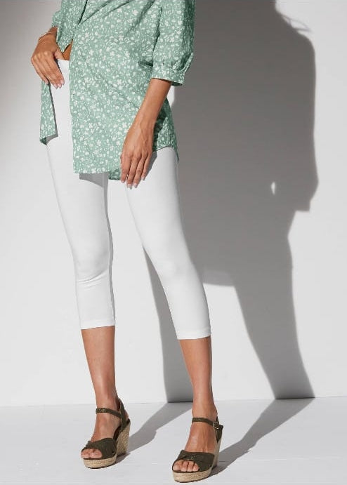 Solid-colored 3/4 leggings